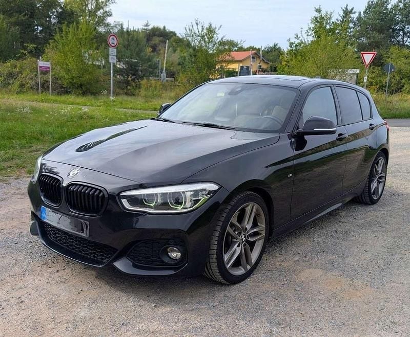 Schwarz Gebraucht 2015 BMW 120 Sport Line Kleinwagen | 16.200 € (Etwas zu teuer) - Bild 1/4