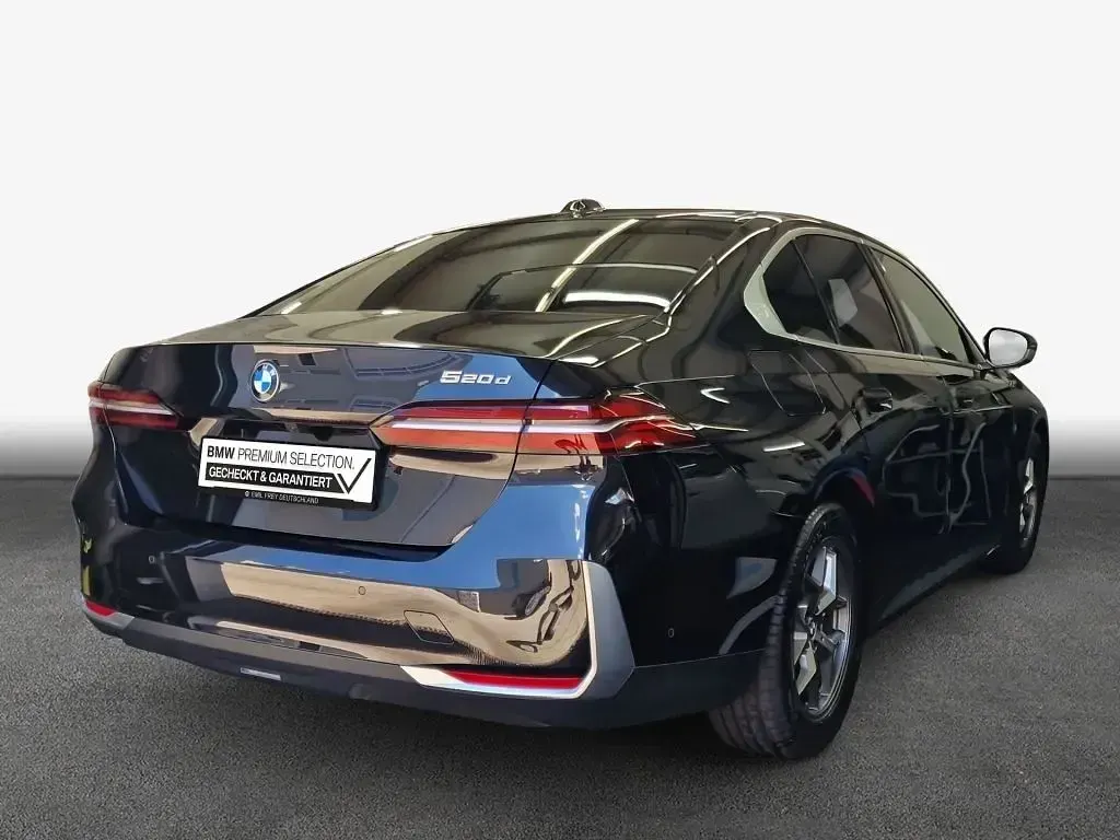Gebraucht BMW 520 Sport Line 197 PS (144 kW) 2025 Saphirschwarz metallic Limousine