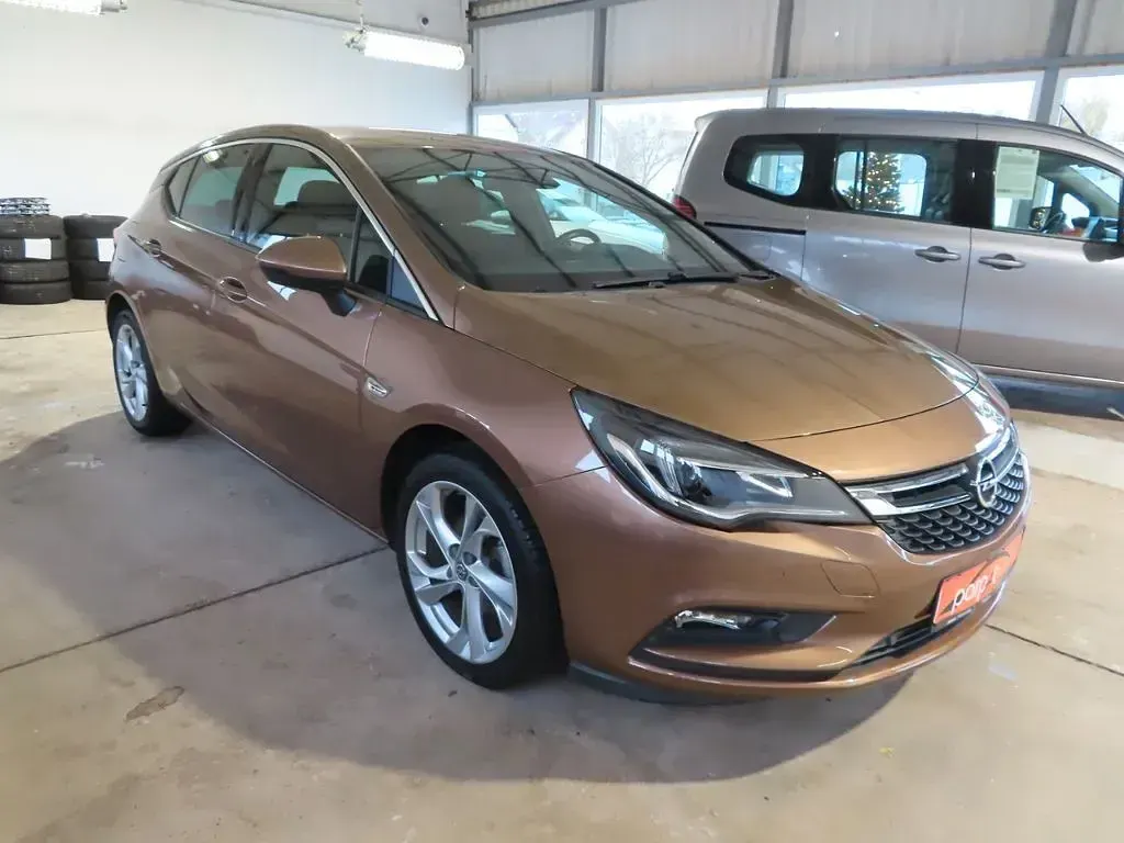 Gebraucht Opel Astra Dynamic 105 PS (77 kW) 2016 Soft bronze Limousine