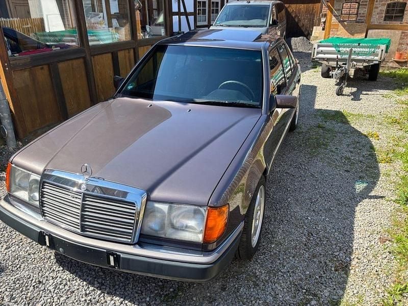 Violet Gebraucht 1993 Mercedes 220 Limousine | 3.499 € - Bild 1/4