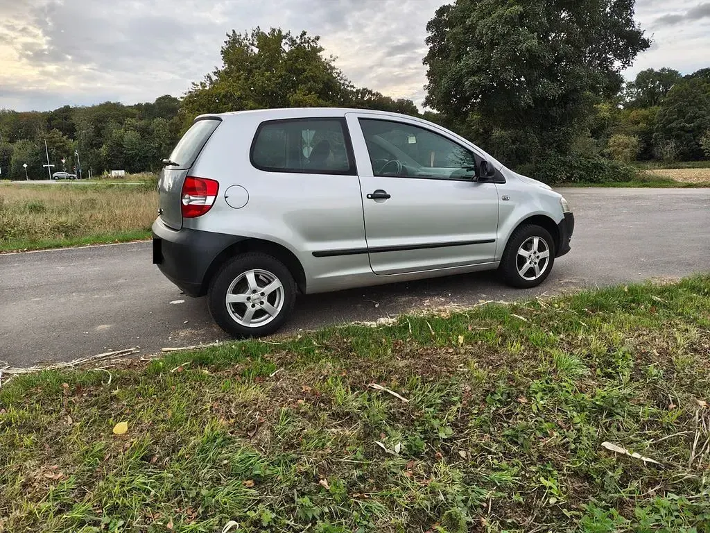 Gebraucht VW Fox 54 PS (39 kW) 2008 Grau Kleinwagen