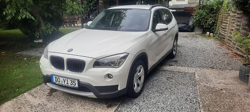 Weiß Gebraucht 2012 BMW X1 SUV | 5.990 € (Superpreis) - Bild 1/4
