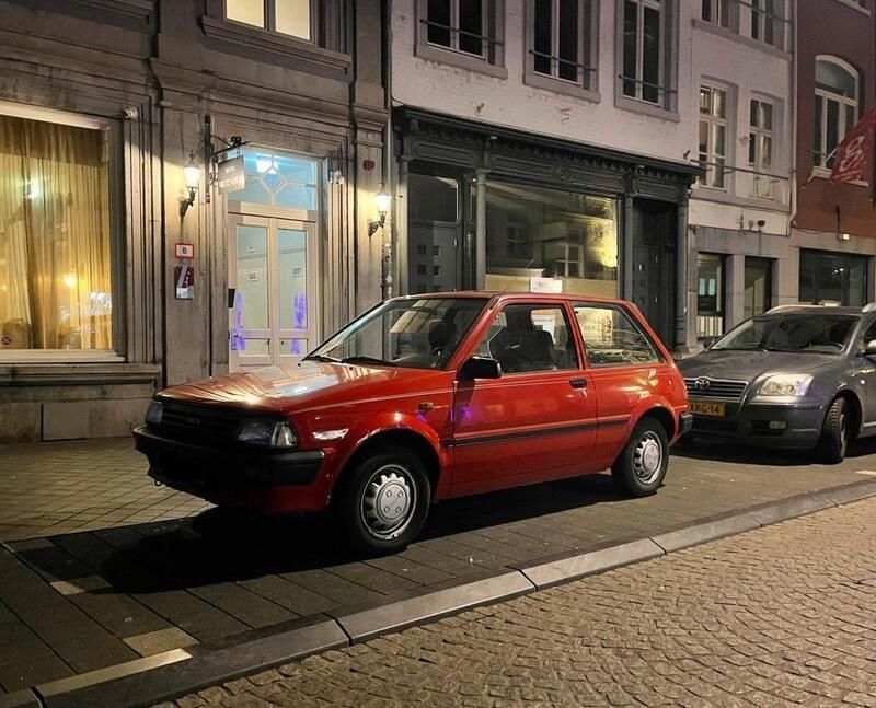 Rot Gebraucht 1987 Toyota Starlet Kleinwagen | 1.900 € - Bild 1/4
