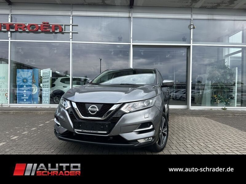Grau Gebraucht 2018 Nissan Qashqai N-Connecta SUV | 16.950 € (Fairer Preis) - Bild 1/4