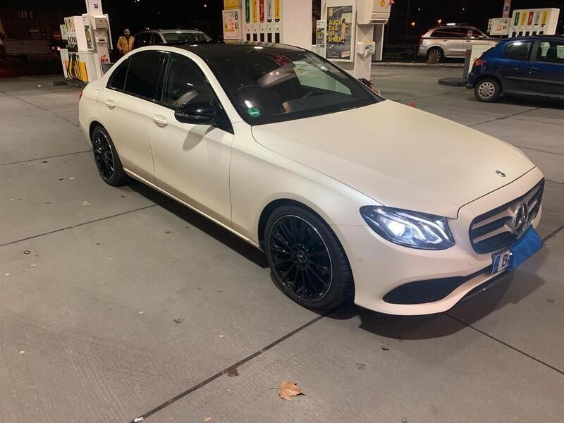 Gelb Gebraucht 2018 Mercedes E220 Limousine | 29.000 € - Bild 1/4