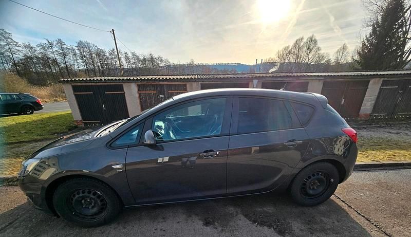 Gebraucht Opel Astra 120 PS (88 kW) 2014 Grau Limousine