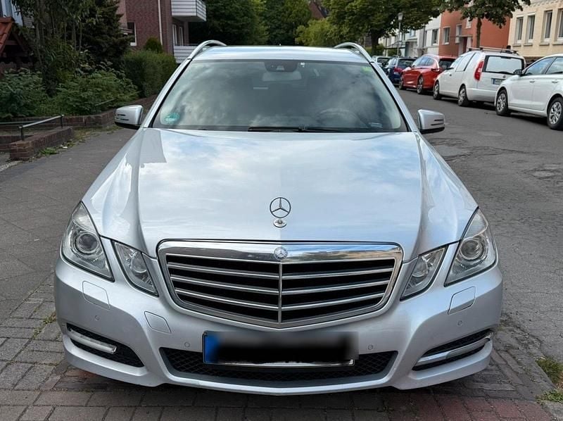 Silber Gebraucht 2012 Mercedes E200 Kombi | 7.299 € (Guter Preis) - Bild 1/4