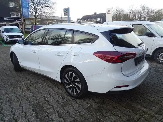 Gebraucht Ford Focus Titanium 125 PS (91 kW) 2023 Weiß Limousine