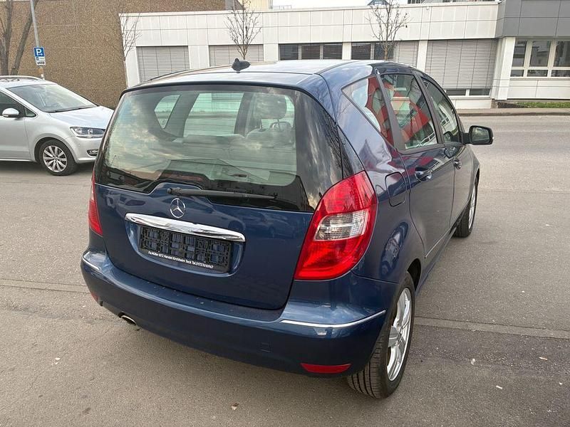 Gebraucht Mercedes A160 Avantgarde 95 PS (69 kW) 2012 Blau Limousine