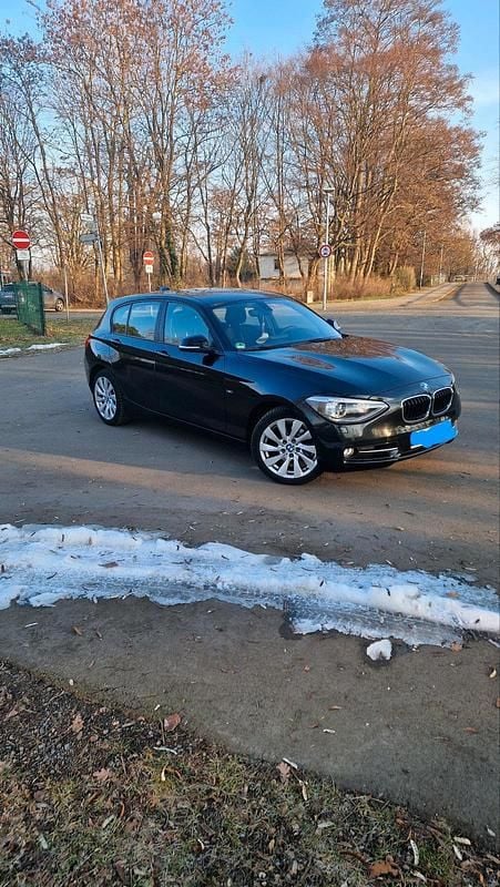 Gebraucht BMW 118 Sport Line 170 PS (125 kW) 2012 Schwarz Kleinwagen