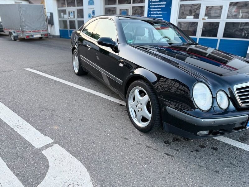 Schwarz Gebraucht 1997 Mercedes CLK320 Elegance Coupé | 3.999 € (Guter Preis) - Bild 1/4