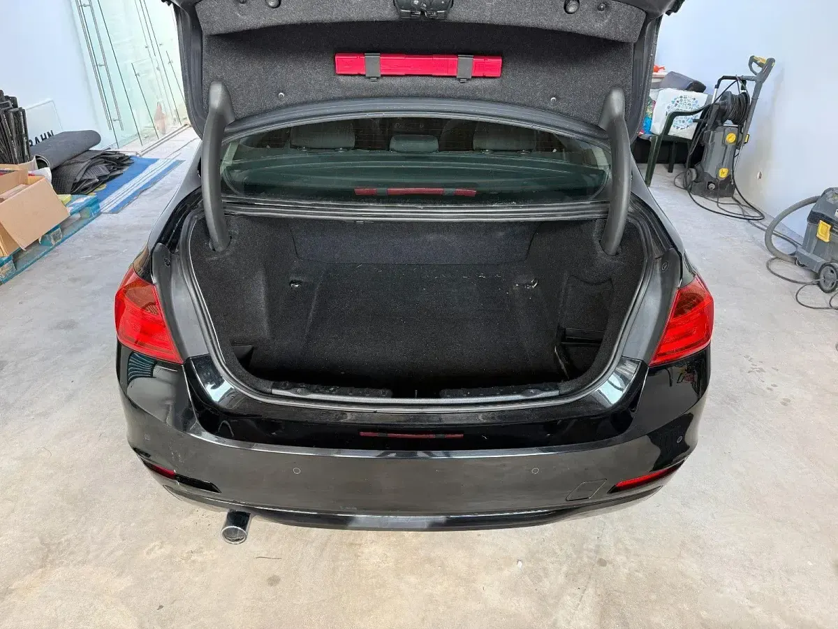 Gebraucht BMW 318 143 PS (105 kW) 2013 Schwarz Limousine