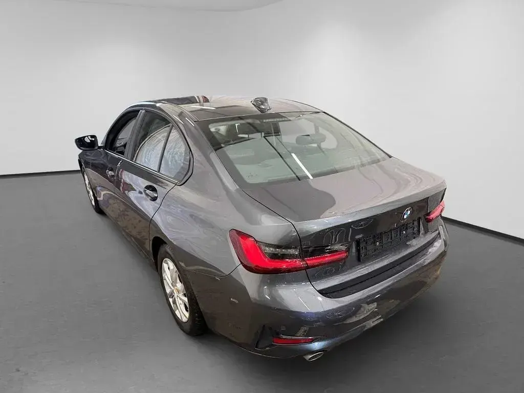Gebraucht BMW 318 Advantage 150 PS (110 kW) 2021 Grau Limousine