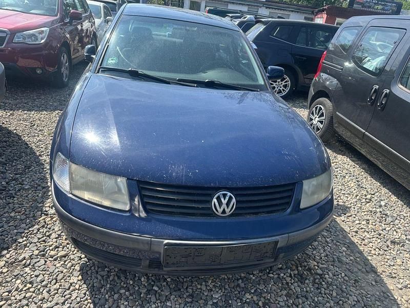 Gebraucht VW Passat 101 PS (74 kW) 1998 Blau Limousine