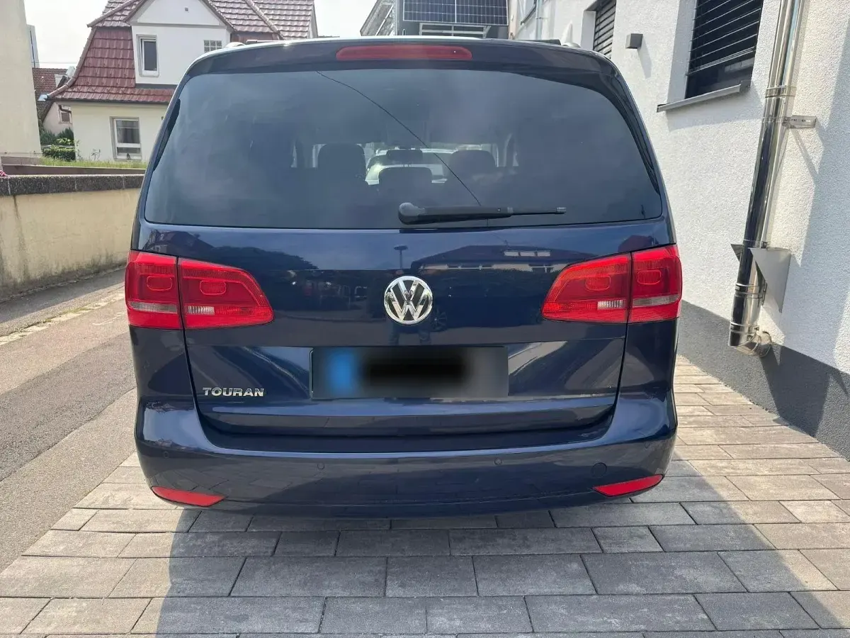 Używany VW Touran Match 105 KM (77 kW) 2012 Niebieski Minivan