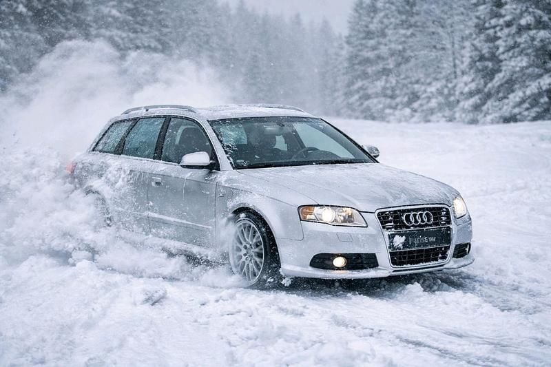 Silber Gebraucht 2006 Audi S4 Kombi | 9.999 € (Guter Preis) - Bild 1/4