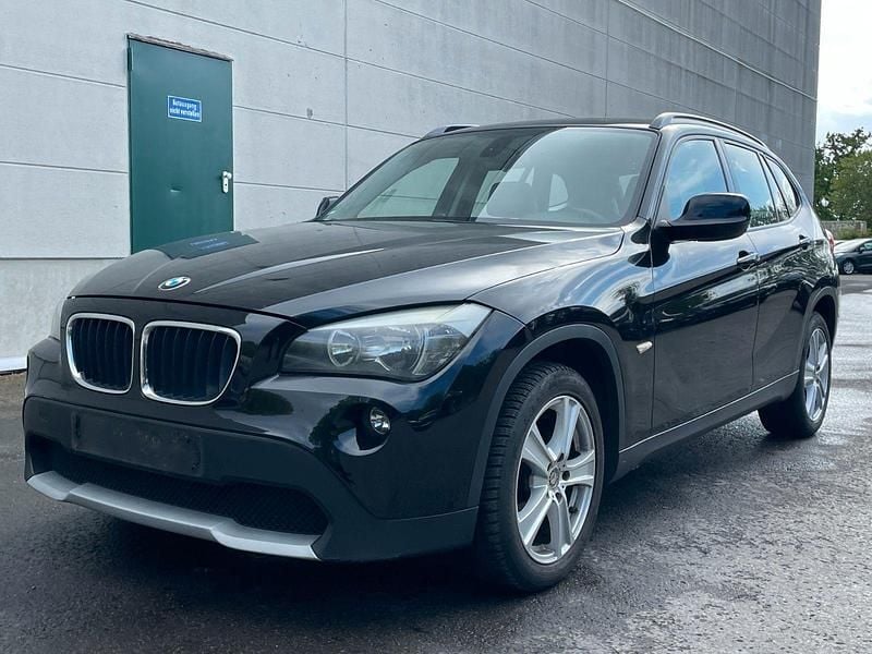 Schwarz Gebraucht 2011 BMW X1 SUV | 4.990 € - Bild 1/4