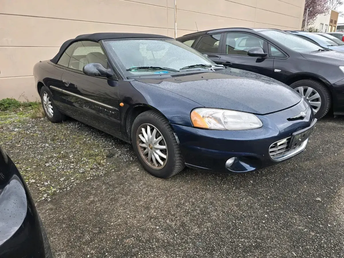 Second-hand Chrysler Sebring Cabriolet 202 CP (148 kW) 2001 Albastru Cabrio