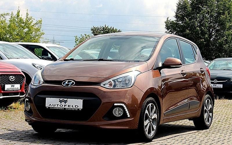 Braun Gebraucht 2015 Hyundai i10 Kleinwagen | 6.950 € (Fairer Preis) - Bild 1/4