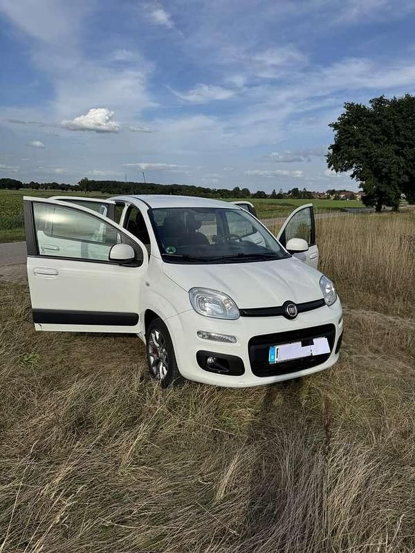 Weiß Gebraucht 2019 Fiat Panda Lounge Kleinwagen | 7.950 € (Superpreis) - Bild 1/4