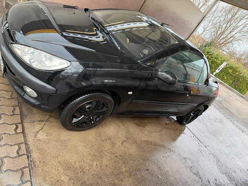 Gebraucht Peugeot 206 CC 109 PS (80 kW) 2003 Schwarz Cabrio