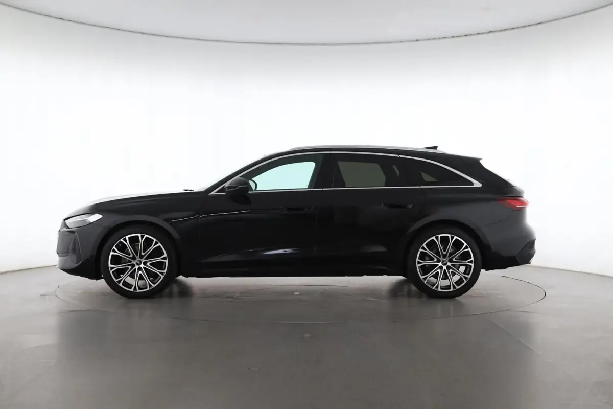 Gebraucht Audi A5 Sport 204 PS (150 kW) 2025 Mythosschwarz metallic Kombi