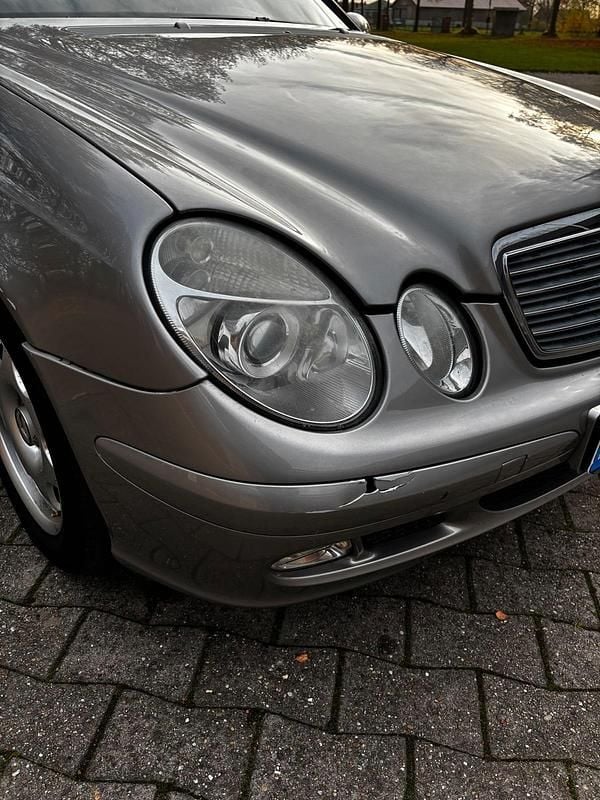 Gebraucht Mercedes E220 150 PS (110 kW) 2002 Braun Limousine