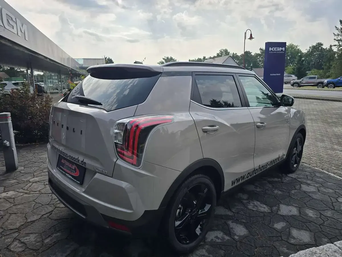 Neu KGM Tivoli 163 PS (119 kW) 2026 Latte greige SUV