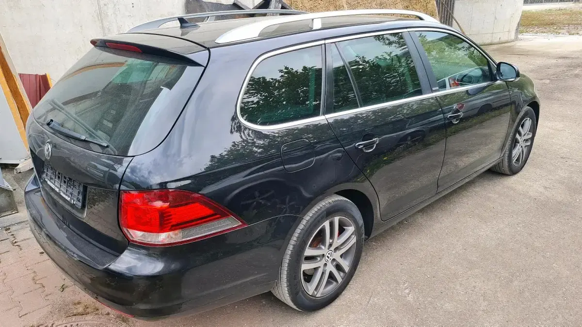 Gebraucht VW Golf VI 105 PS (77 kW) 2011 Schwarz Kleinwagen