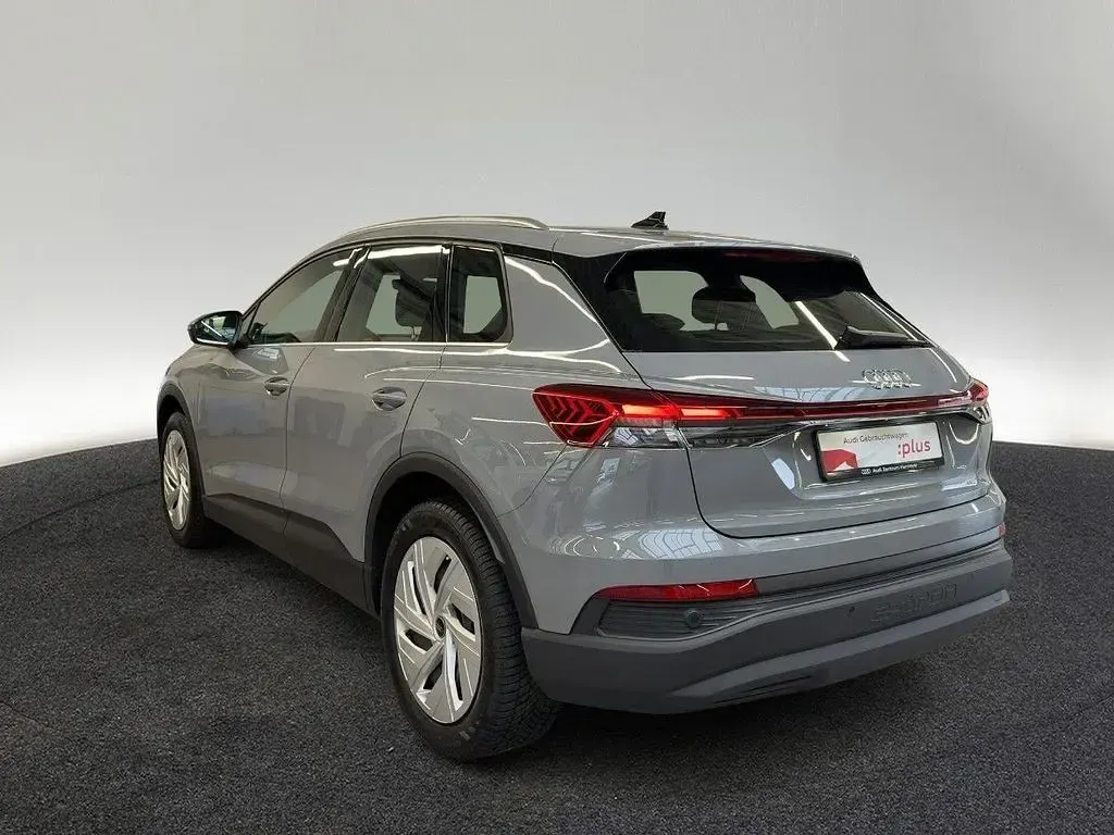 Gebraucht Audi Q4 e-tron Basis 125 kW (170 PS) 2023 Kieselgrau SUV