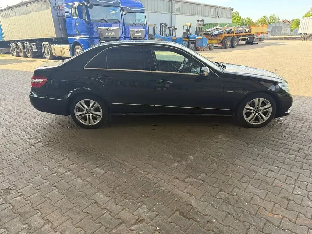 Used Mercedes E300 Elegance 231 HP (169 kW) 2011 Black Sedan