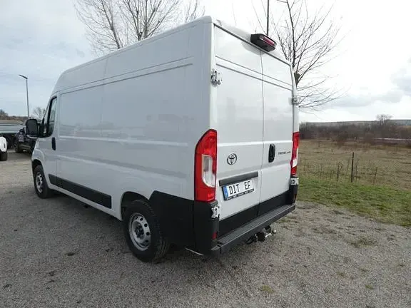 Gebraucht Toyota Proace Comfort 140 PS (102 kW) 2024 Icy white Van / Kleinbus