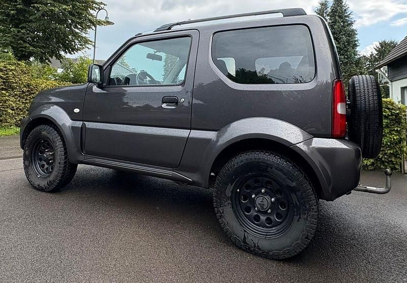 Grau Gebraucht 2016 Suzuki Jimny Comfort SUV | 16.800 € (Fairer Preis) - Bild 1/4