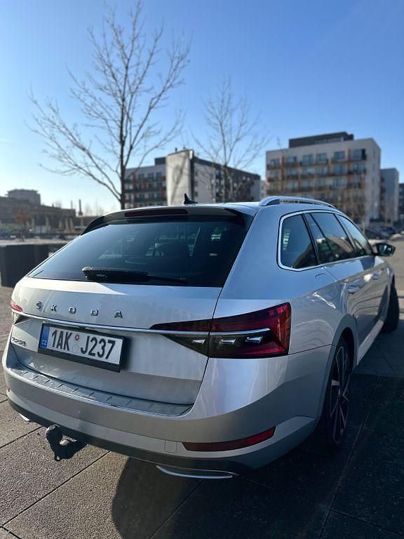 Gebraucht Skoda Superb LAURIN & KLEMENT 150 PS (110 kW) 2022 Silber Limousine