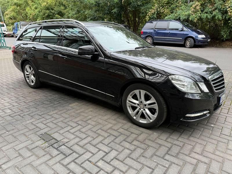 Gebraucht Mercedes E300 Avantgarde 204 PS (150 kW) 2012 Schwarz Kombi