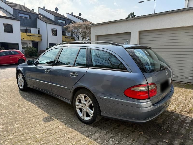 Gebraucht Mercedes E320 Avantgarde 224 PS (164 kW) 2007 Blau Kombi