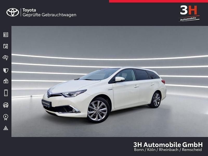 Weiß Gebraucht 2017 Toyota Auris Touring Sports Executive Kombi | 17.990 € (Etwas zu teuer) - Bild 1/4