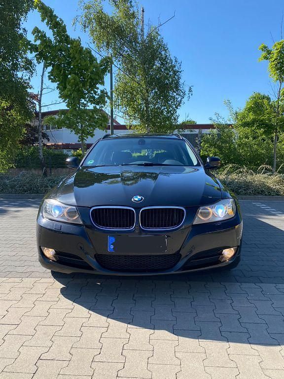 Gebraucht BMW 318 143 PS (105 kW) 2012 Schwarz Kombi