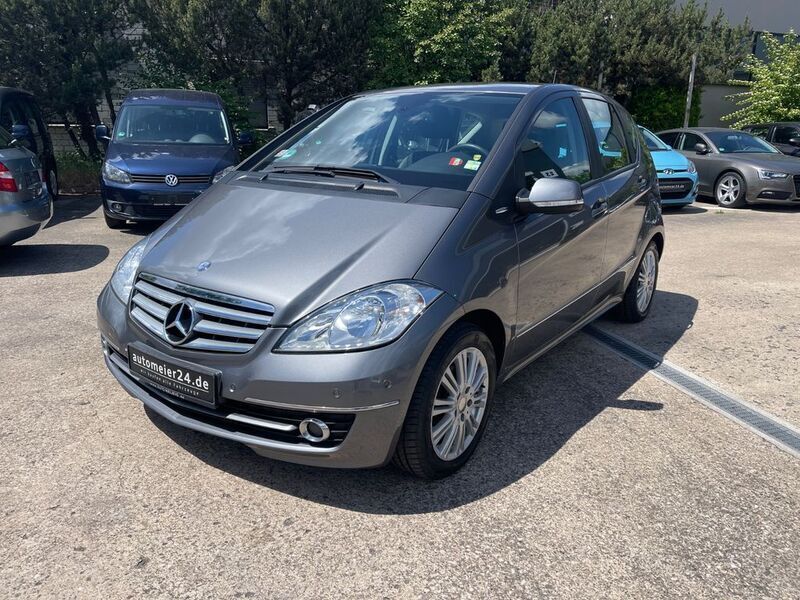 Silber Gebraucht 2009 Mercedes A180 Elegance Van / Kleinbus | 6.470 € (Fairer Preis) - Bild 1/4