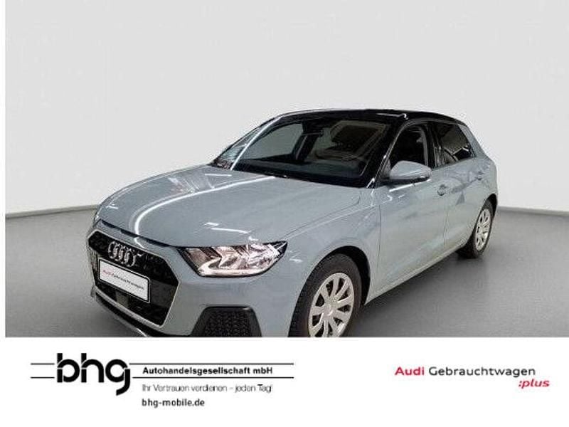 Pfeilgrau perleffekt/mythossch Gebraucht 2025 Audi A1 Advanced Limousine | 22.430 € (Guter Preis) - Bild 1/4