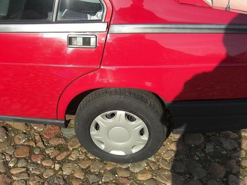 Gebraucht Alfa Romeo 75 120 PS (88 kW) 1990 Rot Limousine