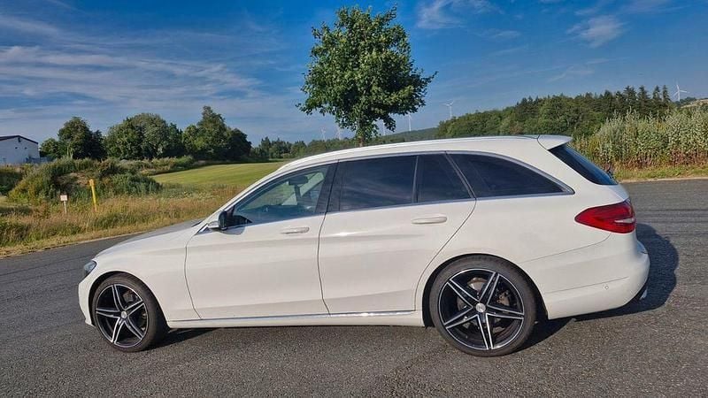 Weiß Gebraucht 2015 Mercedes C180 Avantgarde Limousine | 15.990 € (Guter Preis) - Bild 1/4