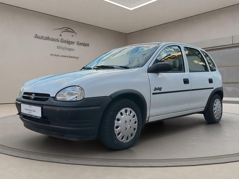 Weiß Gebraucht 1995 Opel Corsa Swing Kleinwagen | 3.180 € - Bild 1/4