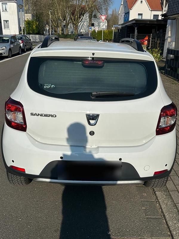 Gebraucht Dacia Sandero Stepway 90 PS (66 kW) 2016 Weiß Limousine