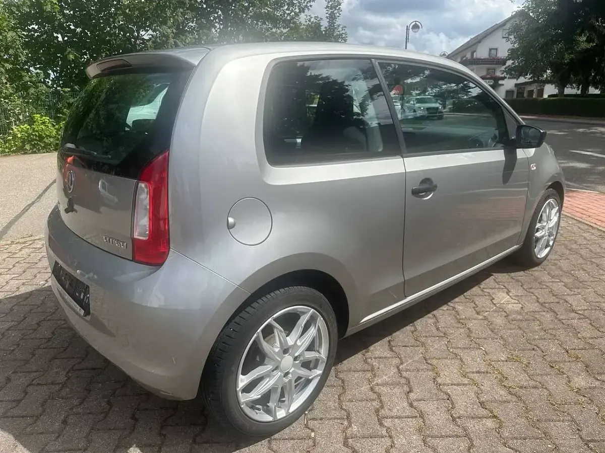 Gebraucht Skoda Citigo Active 60 PS (44 kW) 2018 Tungstensilber Kleinwagen