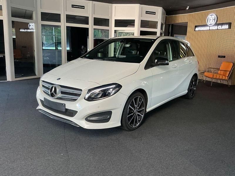Weiß Gebraucht 2015 Mercedes B180 Van / Kleinbus | 13.990 € (Fairer Preis) - Bild 1/4