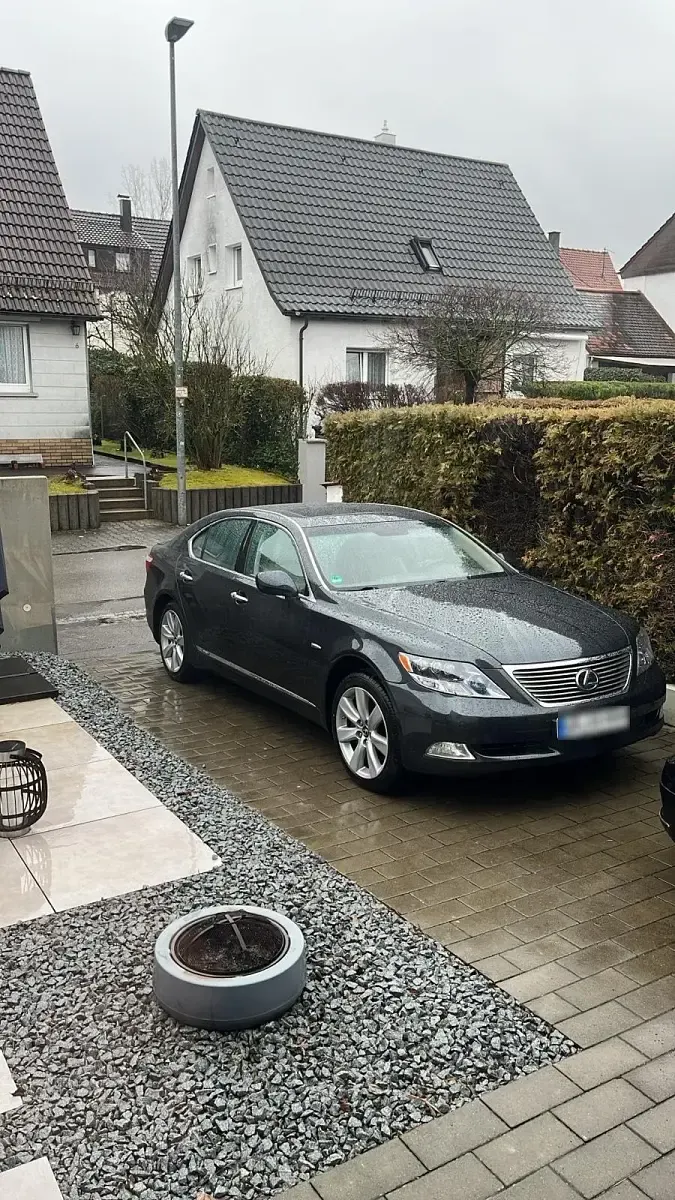 Second-hand Lexus LS600 455 CP (334 kW) 2008 Berlinǎ