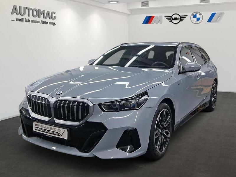 M brooklyn grau Gebraucht 2024 BMW 520 Performance Kombi | 49.990 € (Fairer Preis) - Bild 1/4
