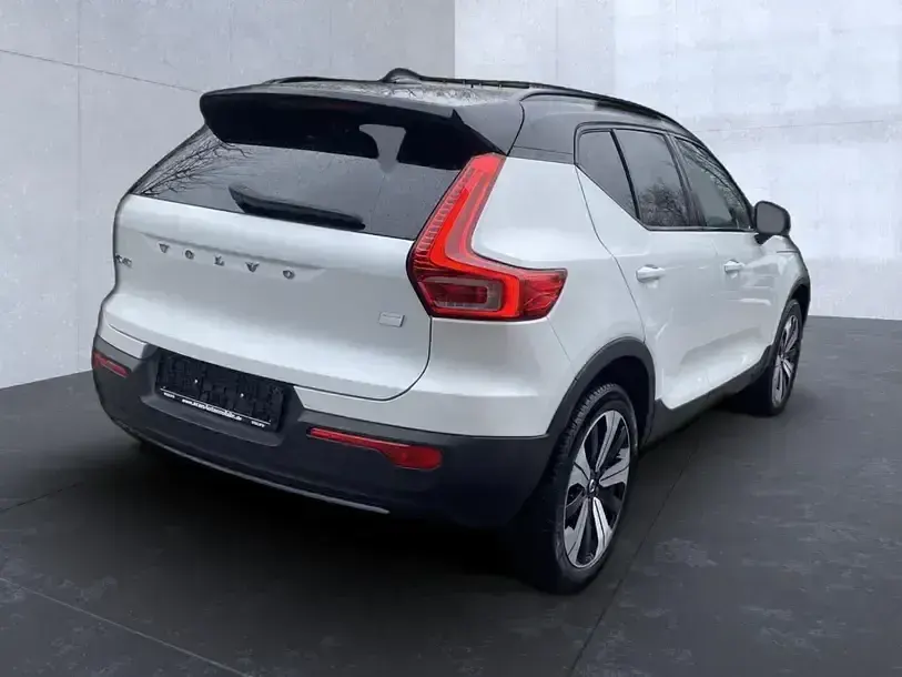 Gebraucht Volvo XC40 Plus 185 kW (252 PS) 2023 Crystal white (metallic) SUV