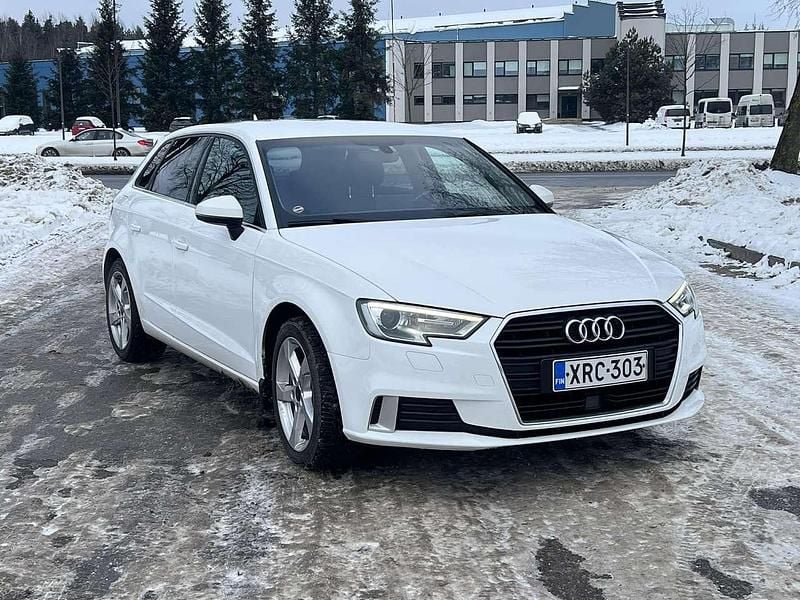 Gebraucht Audi A3 Sportback Design 110 PS (80 kW) 2018 Weiß Kleinwagen